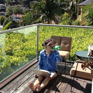 Jenny Mollen feet photo 2