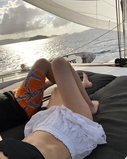 Jenny Mollen feet photo 18
