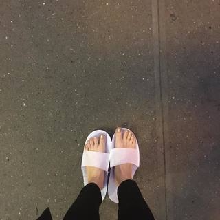 Jenny Mollen feet photo 16