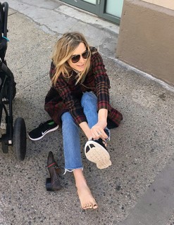 Jenny Mollen feet photo 14