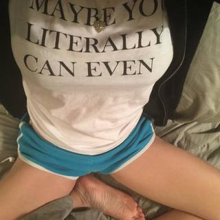 Jenny Mollen feet photo 13