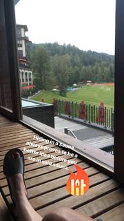 Jenny Mollen feet photo 8