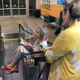 Jenny Mollen feet photo 6