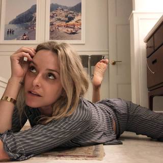 Jenny Mollen feet photo 3