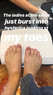 Jenny Mollen feet photo 1