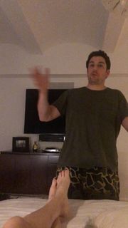 Jenny Mollen feet photo 11