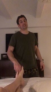 Jenny Mollen feet photo 9