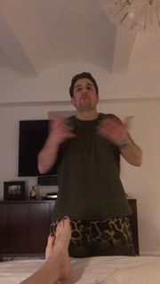 Jenny Mollen feet photo 8