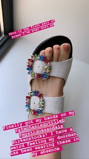 Jenny Mollen feet photo 1