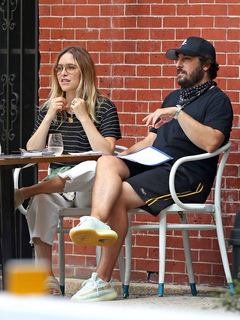 Jenny Mollen feet photo 17
