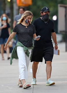 Jenny Mollen feet photo 15