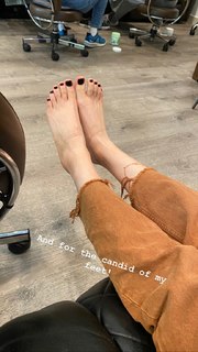 Jenny Mollen feet photo 12