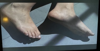 Jenny Mollen feet photo 9