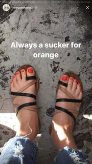 Jenny Mollen feet photo 19