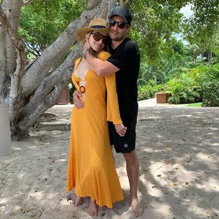 Jenny Mollen feet photo 3