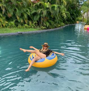 Jenny Mollen feet photo 2