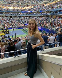 Jenny Mollen feet photo 20
