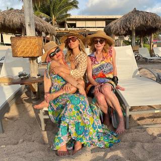 Jenny Mollen feet photo 13
