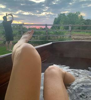 Jenny Mollen feet photo 5