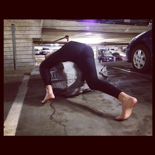 Jenny Mollen feet photo 10
