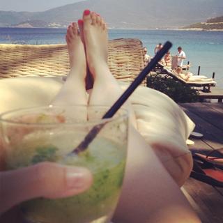 Jenny Mollen feet photo 8