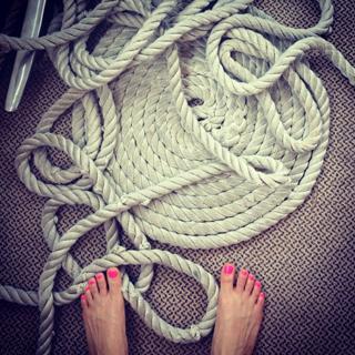 Jenny Mollen feet photo 7