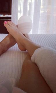 Jenny Mollen feet photo 4