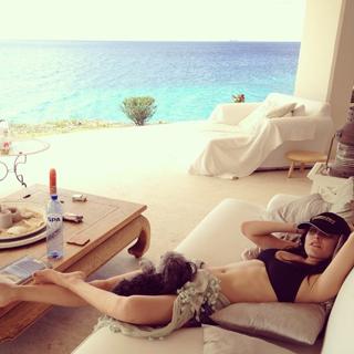 Jenny Mollen feet photo 19