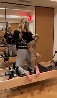 Jenny Mollen feet photo 1