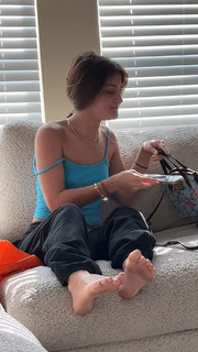 Jenny Popach feet photo thumbnail