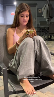 Jenny Popach feet photo thumbnail