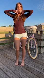 Jenny Popach feet photo thumbnail