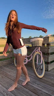 Jenny Popach feet photo thumbnail