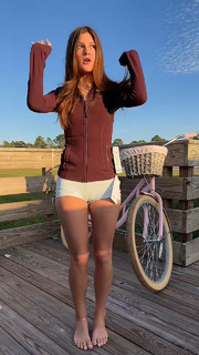 Jenny Popach feet photo thumbnail