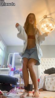 Jenny Popach feet photo thumbnail