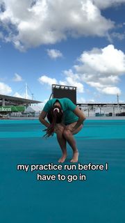 Jenny Popach feet photo thumbnail