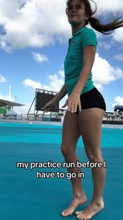 Jenny Popach feet photo thumbnail