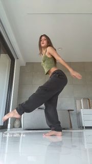 Jenny Popach feet photo thumbnail