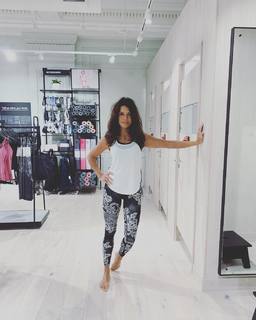 Jenny Powell feet photo 18
