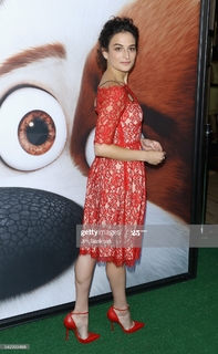 Jenny Slate feet photo thumbnail
