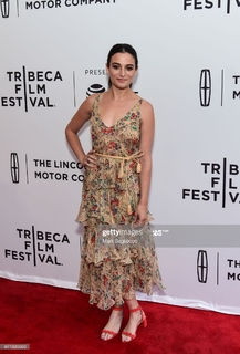 Jenny Slate feet photo thumbnail