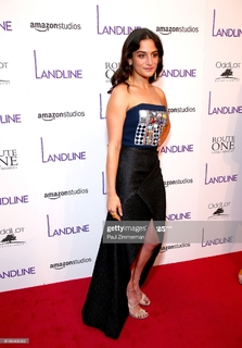 Jenny Slate feet photo thumbnail