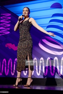 Jenny Slate feet photo thumbnail