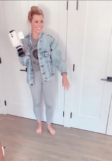 Jenny Taft feet photo thumbnail
