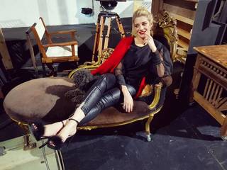 Jenny Theona feet photo 10