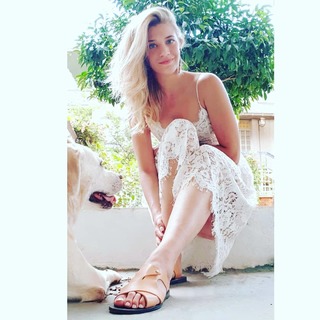 Jenny Theona feet photo 7