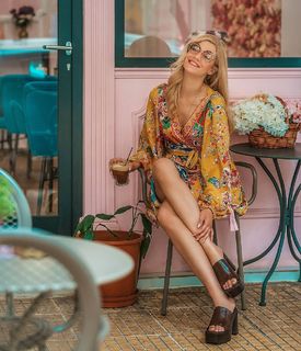 Jenny Theona feet photo 4