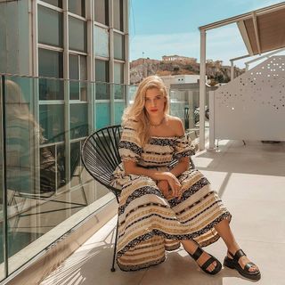 Jenny Theona feet photo 1