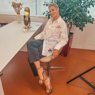 Jenny Theona feet photo 4