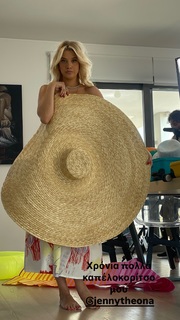 Jenny Theona feet photo 3
